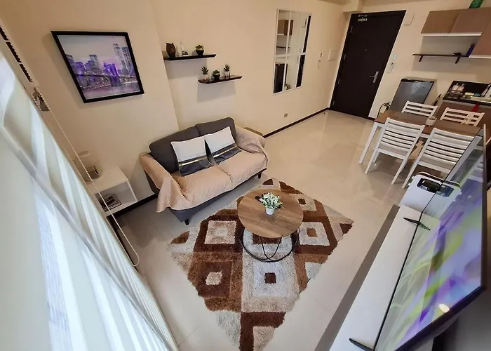 Roomy 1br Balcony-40sqm-4px-pet-parking-moa,picc,wtc,ccp Manille