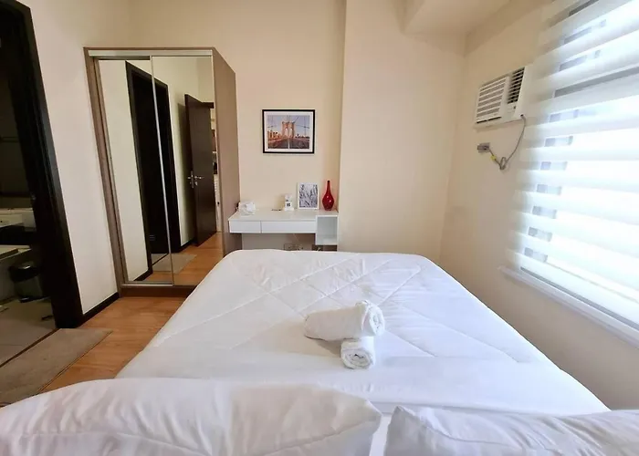 Roomy 1br Balcony-40sqm-4px-pet-parking-moa,picc,wtc,ccp Manille